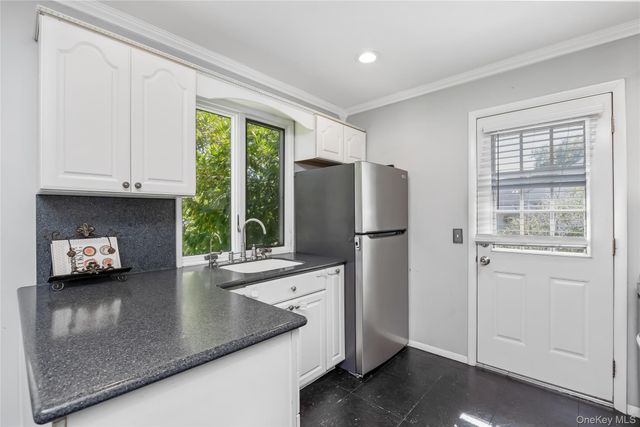6 Sybil Place, Smithtown, NY 11787