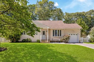 6 Sybil Place, Smithtown, NY 11787