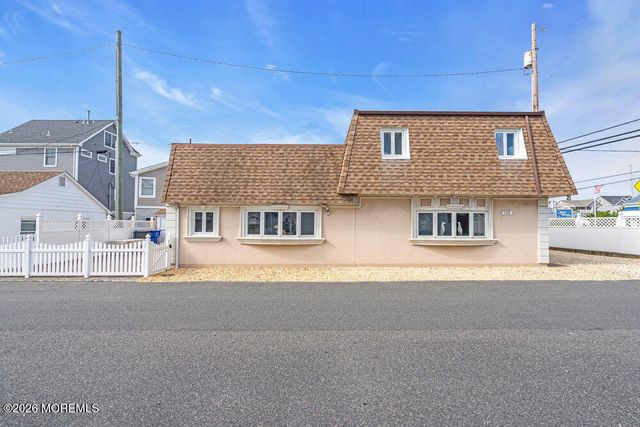 102 W Colony Road, Lavallette, NJ 08735