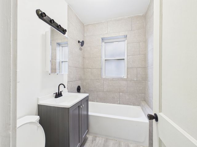 7631 S Cornell Avenue 1, Chicago, IL 60649