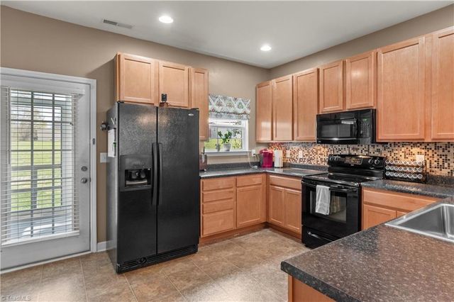 128 Humberside Drive, Kernersville, NC 27284