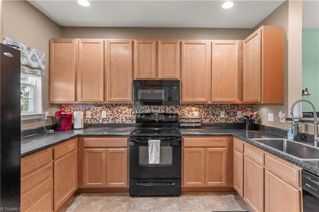 128 Humberside Drive, Kernersville, NC 27284