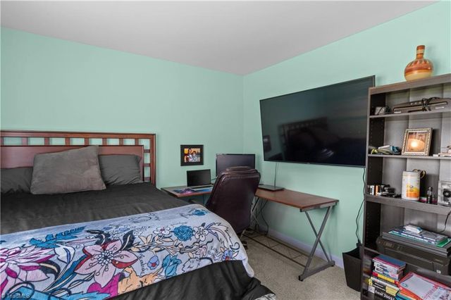 128 Humberside Drive, Kernersville, NC 27284