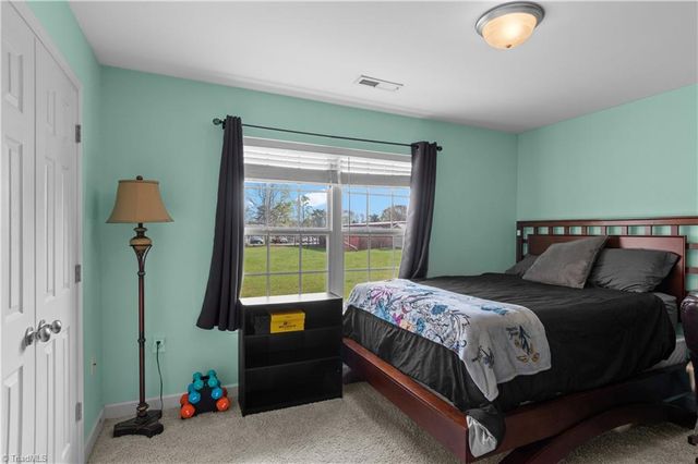 128 Humberside Drive, Kernersville, NC 27284