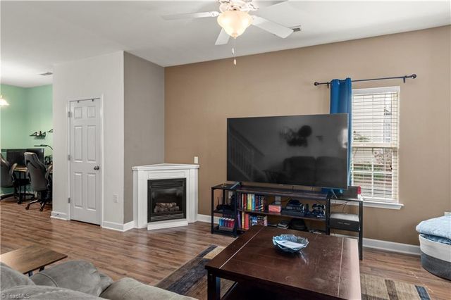 128 Humberside Drive, Kernersville, NC 27284