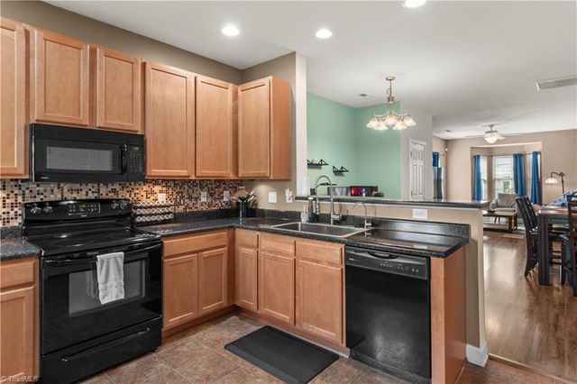 128 Humberside Drive, Kernersville, NC 27284