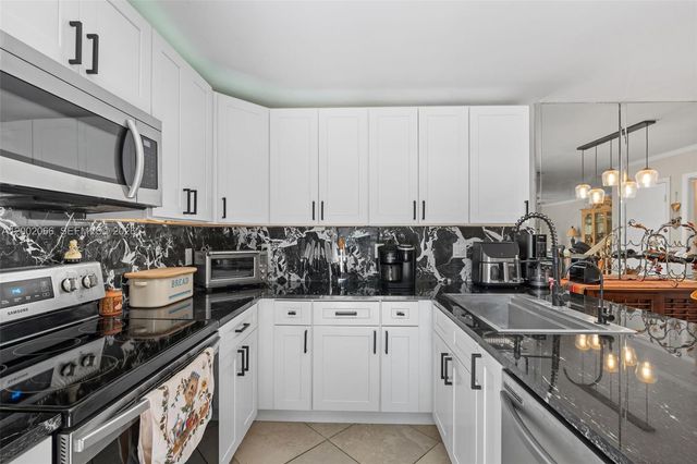 7124 71st Way, West Palm Beach, FL 33407