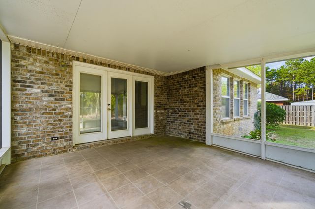 2490 Pepper Drive, Navarre, FL 32566