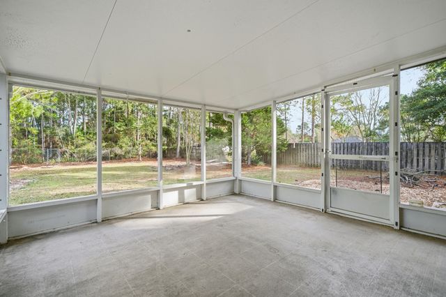 2490 Pepper Drive, Navarre, FL 32566