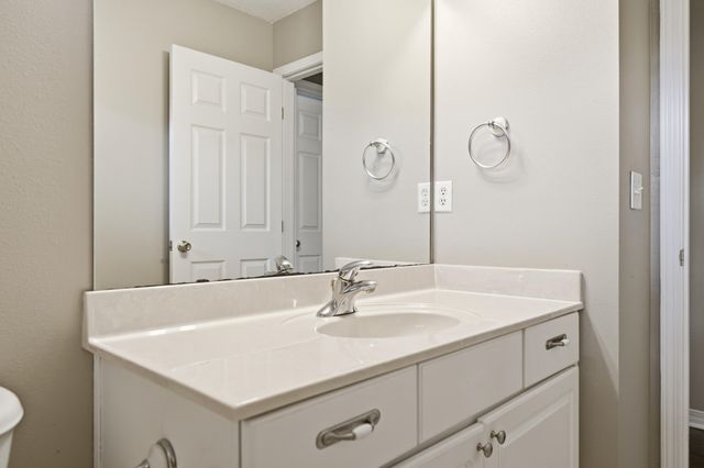 2490 Pepper Drive, Navarre, FL 32566