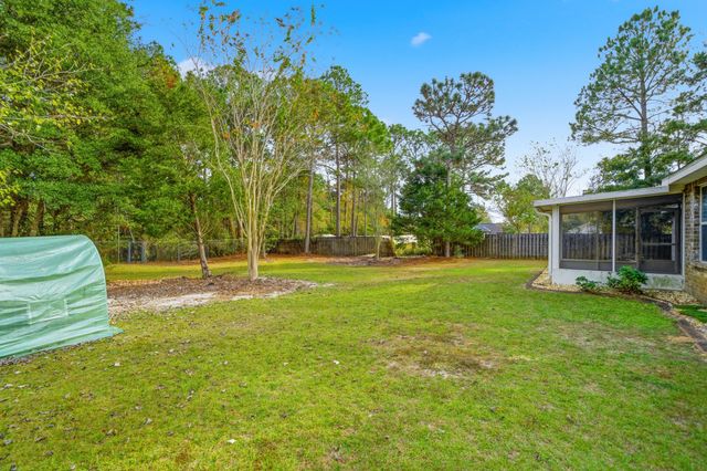 2490 Pepper Drive, Navarre, FL 32566