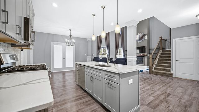 4901 Hyde Park Drive, Valparaiso, IN 46383