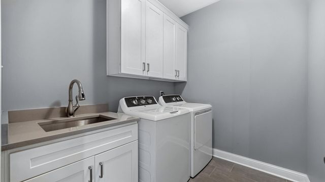 4901 Hyde Park Drive, Valparaiso, IN 46383