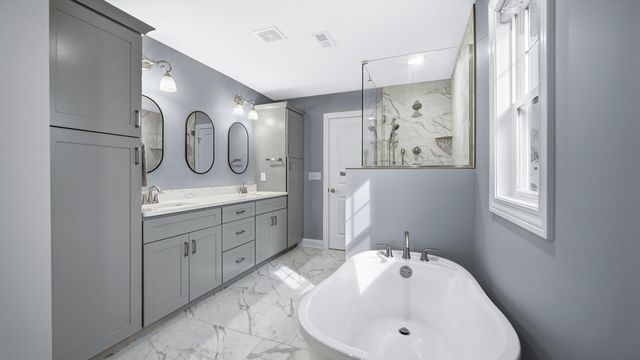 4901 Hyde Park Drive, Valparaiso, IN 46383