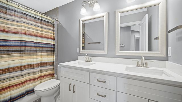 4901 Hyde Park Drive, Valparaiso, IN 46383