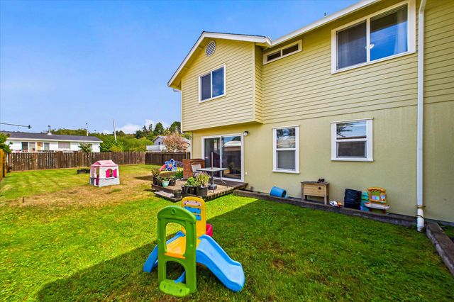 335 C Street, Fields Landing, CA 95537