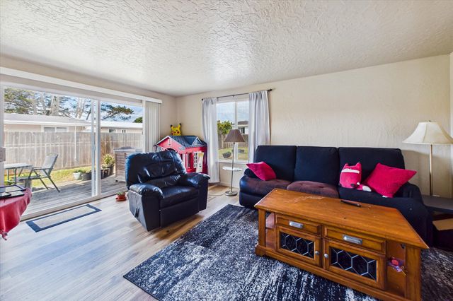 335 C Street, Fields Landing, CA 95537