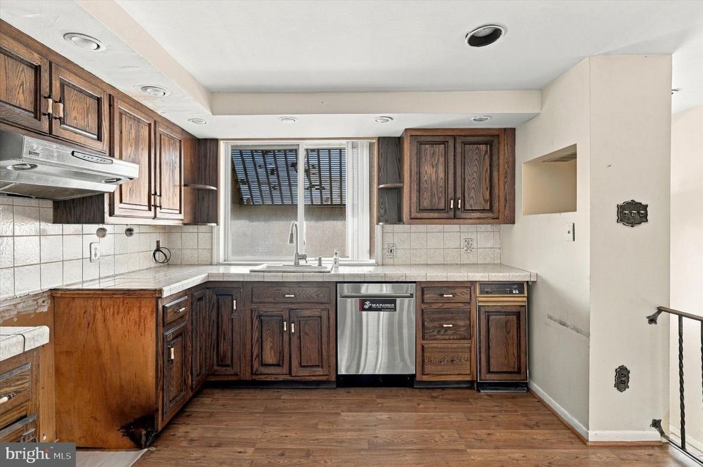 2028 S 29TH ST, Philadelphia, PA 19145 — photo 5