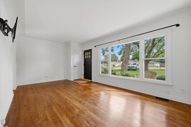 8241 Russell Street, Utica, MI 48317