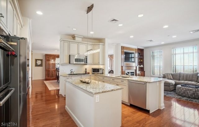 201 Metzger Dr, West Orange Twp., NJ 07052