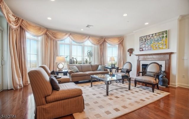 201 Metzger Dr, West Orange Twp., NJ 07052