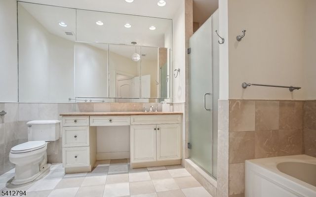 201 Metzger Dr, West Orange Twp., NJ 07052