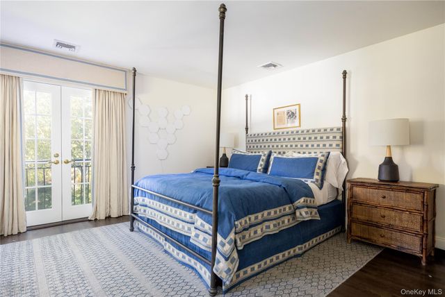 312 Feeks Lane, Mill Neck, NY 11560