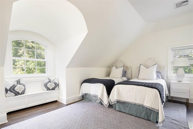 312 Feeks Lane, Mill Neck, NY 11560