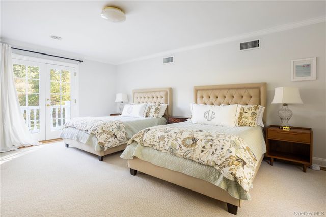 312 Feeks Lane, Mill Neck, NY 11560