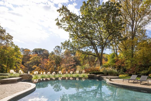 312 Feeks Lane, Mill Neck, NY 11560