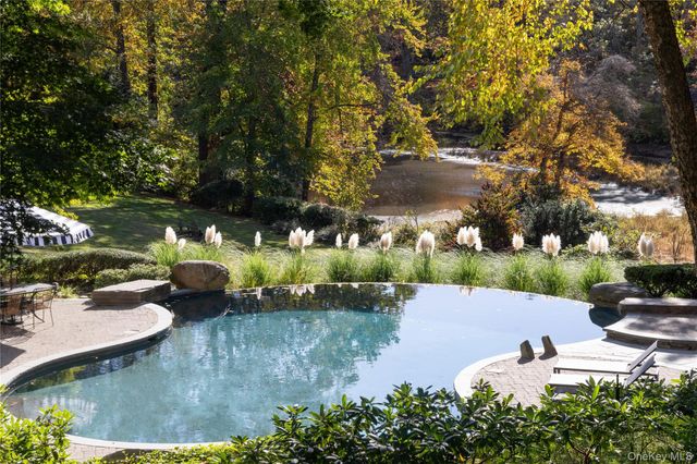 312 Feeks Lane, Mill Neck, NY 11560