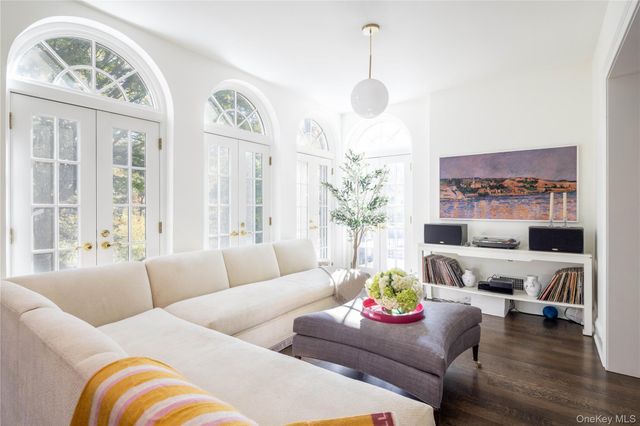 312 Feeks Lane, Mill Neck, NY 11560