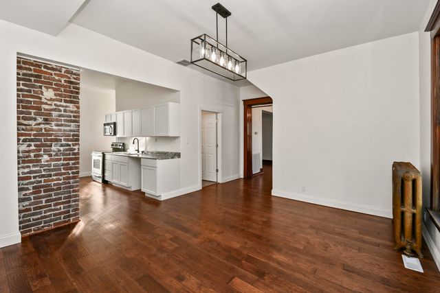 1020 W College Street, Springfield, MO 65806