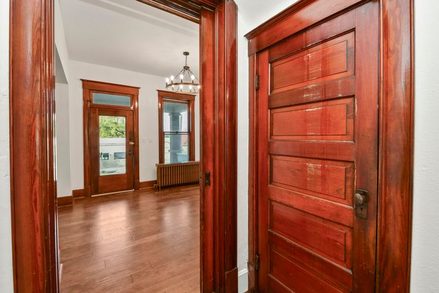 1020 W College Street, Springfield, MO 65806