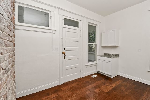 1020 W College Street, Springfield, MO 65806