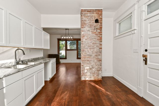 1020 W College Street, Springfield, MO 65806