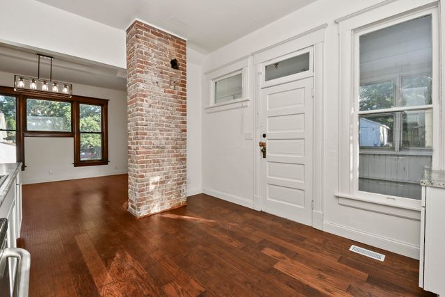 1020 W College Street, Springfield, MO 65806