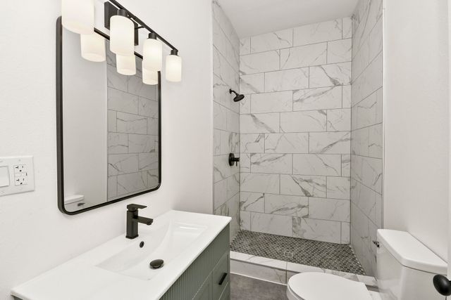 1020 W College Street, Springfield, MO 65806