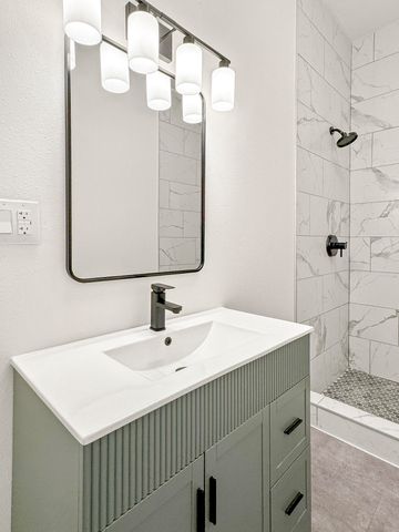 1020 W College Street, Springfield, MO 65806