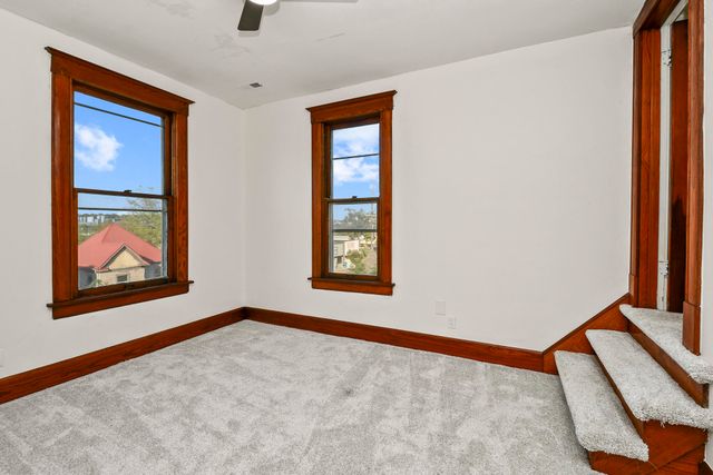 1020 W College Street, Springfield, MO 65806