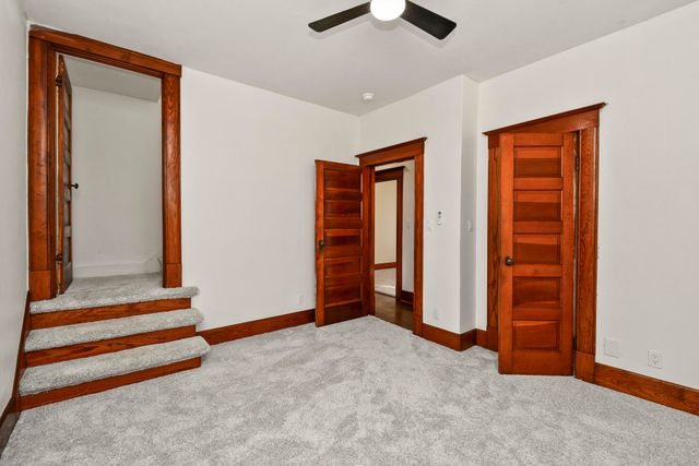 1020 W College Street, Springfield, MO 65806