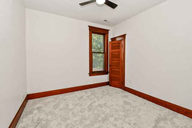 1020 W College Street, Springfield, MO 65806