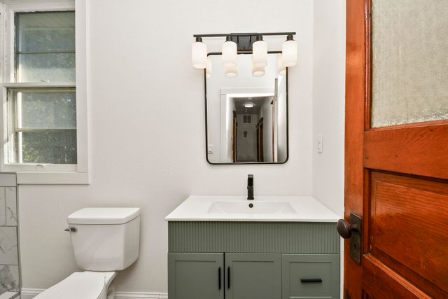 1020 W College Street, Springfield, MO 65806