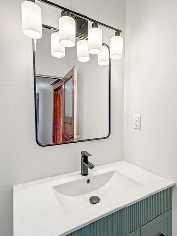 1020 W College Street, Springfield, MO 65806