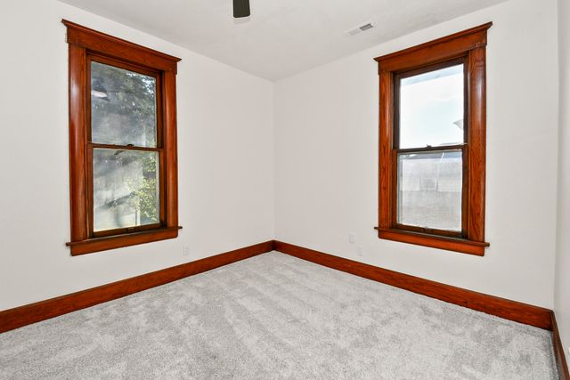 1020 W College Street, Springfield, MO 65806