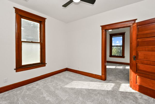 1020 W College Street, Springfield, MO 65806