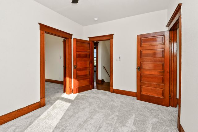 1020 W College Street, Springfield, MO 65806