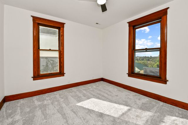 1020 W College Street, Springfield, MO 65806