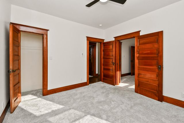 1020 W College Street, Springfield, MO 65806