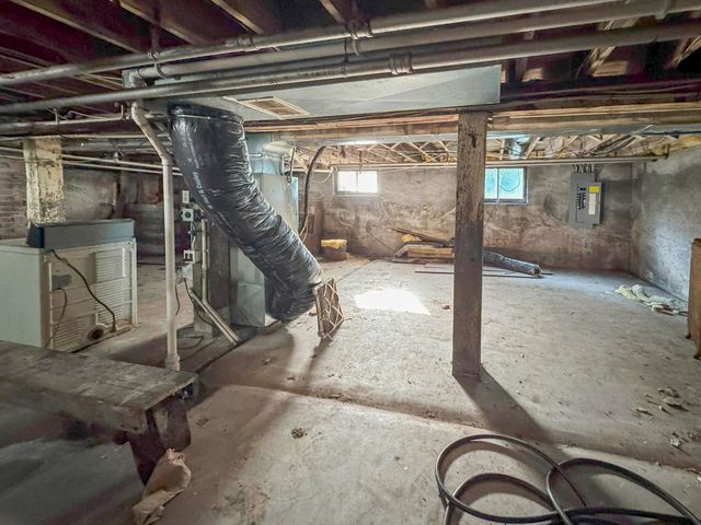 1020 W College Street, Springfield, MO 65806